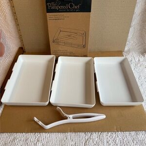 The Pampered Chef White Prep Trays with Matching White Tongs - Set of 3